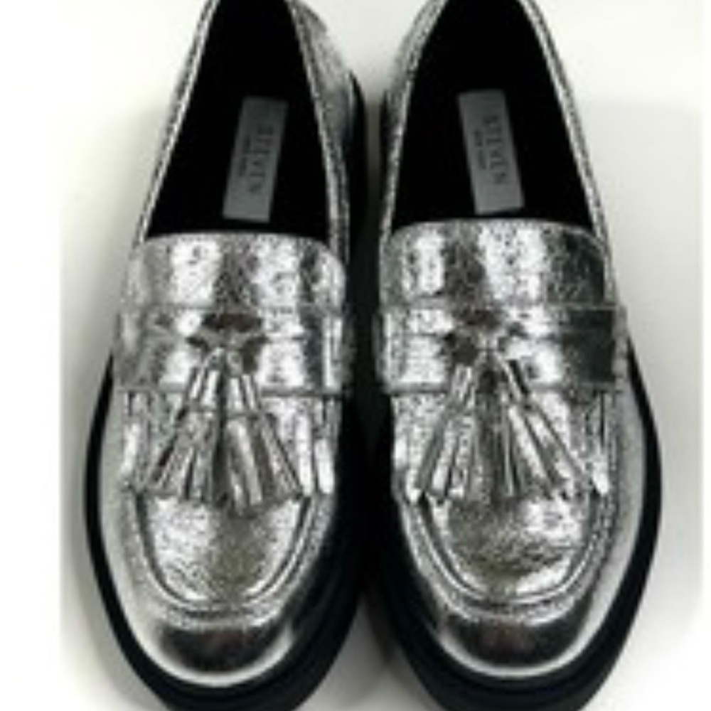 Steven By Steve Madden Shiny Silver Tassel Loafers. Never worn. Size 7.5